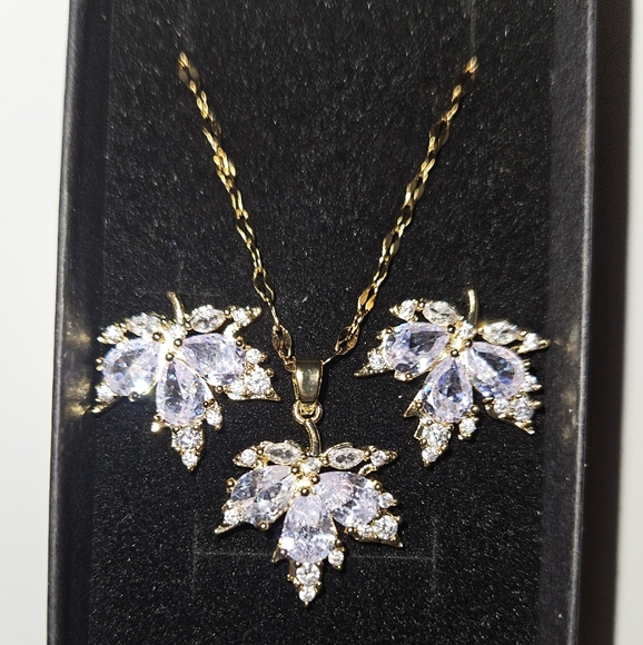 18k Gold-Plated Leaf Necklace And Earring Jewelry Set - Picture 3 of 3